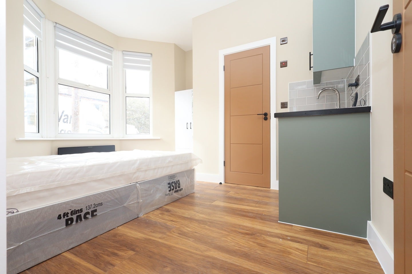 Flat Ancona Road in Greater London