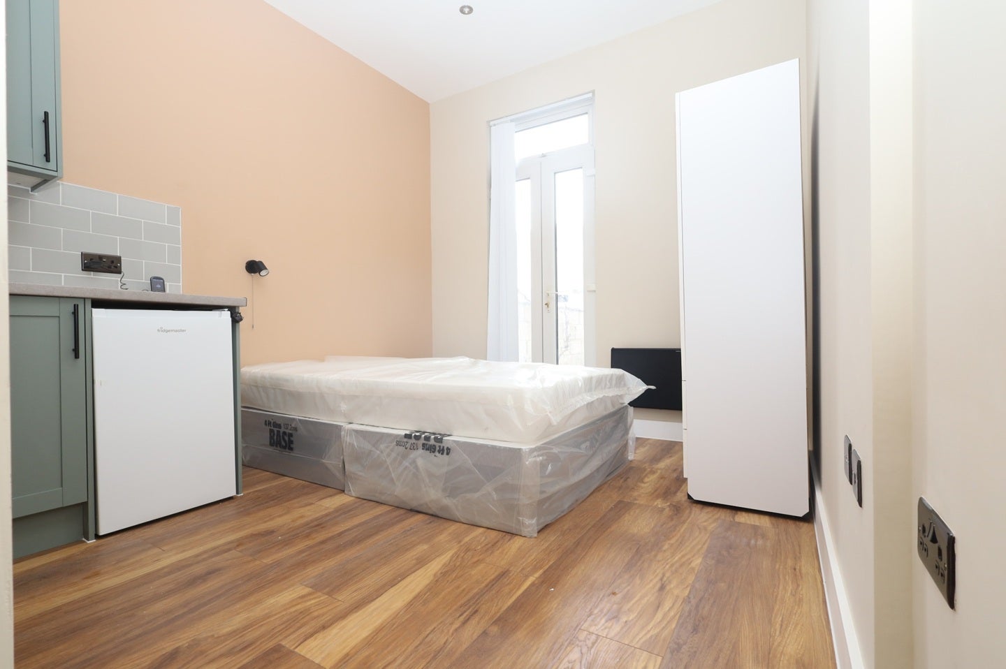 Flat Ancona Road in Greater London