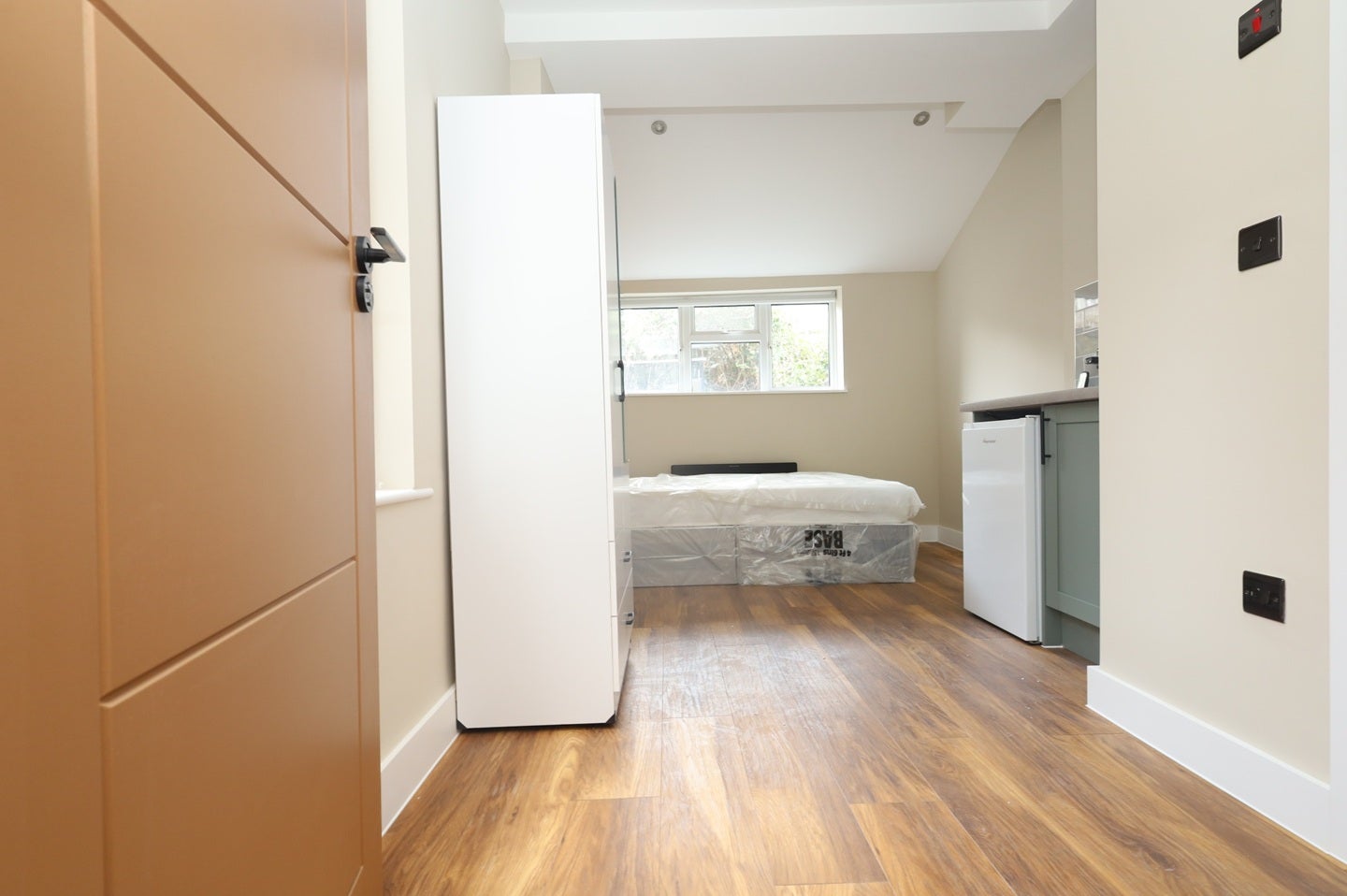 Flat Ancona Road in Greater London