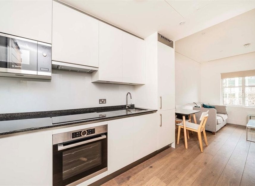 Flat Kingsway in City of Westminster
