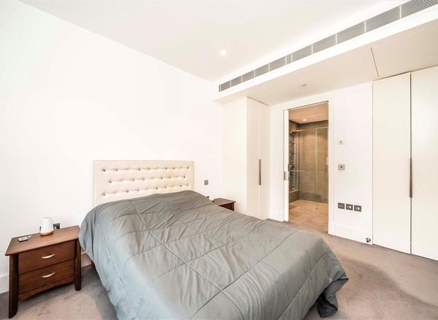 Flat Kingsway in City of Westminster