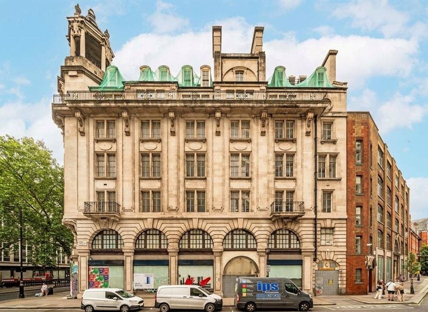 Flat Kingsway in City of Westminster