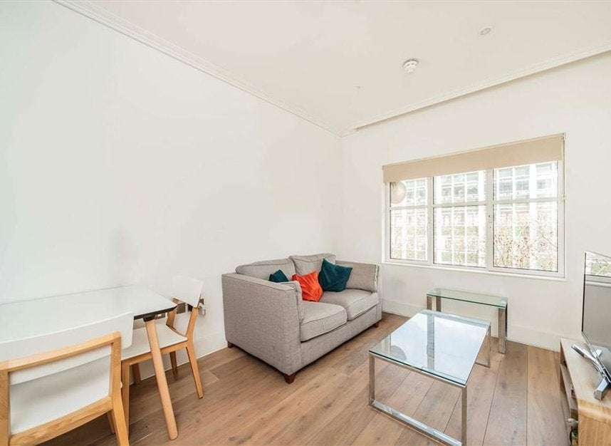 Flat Kingsway in City of Westminster