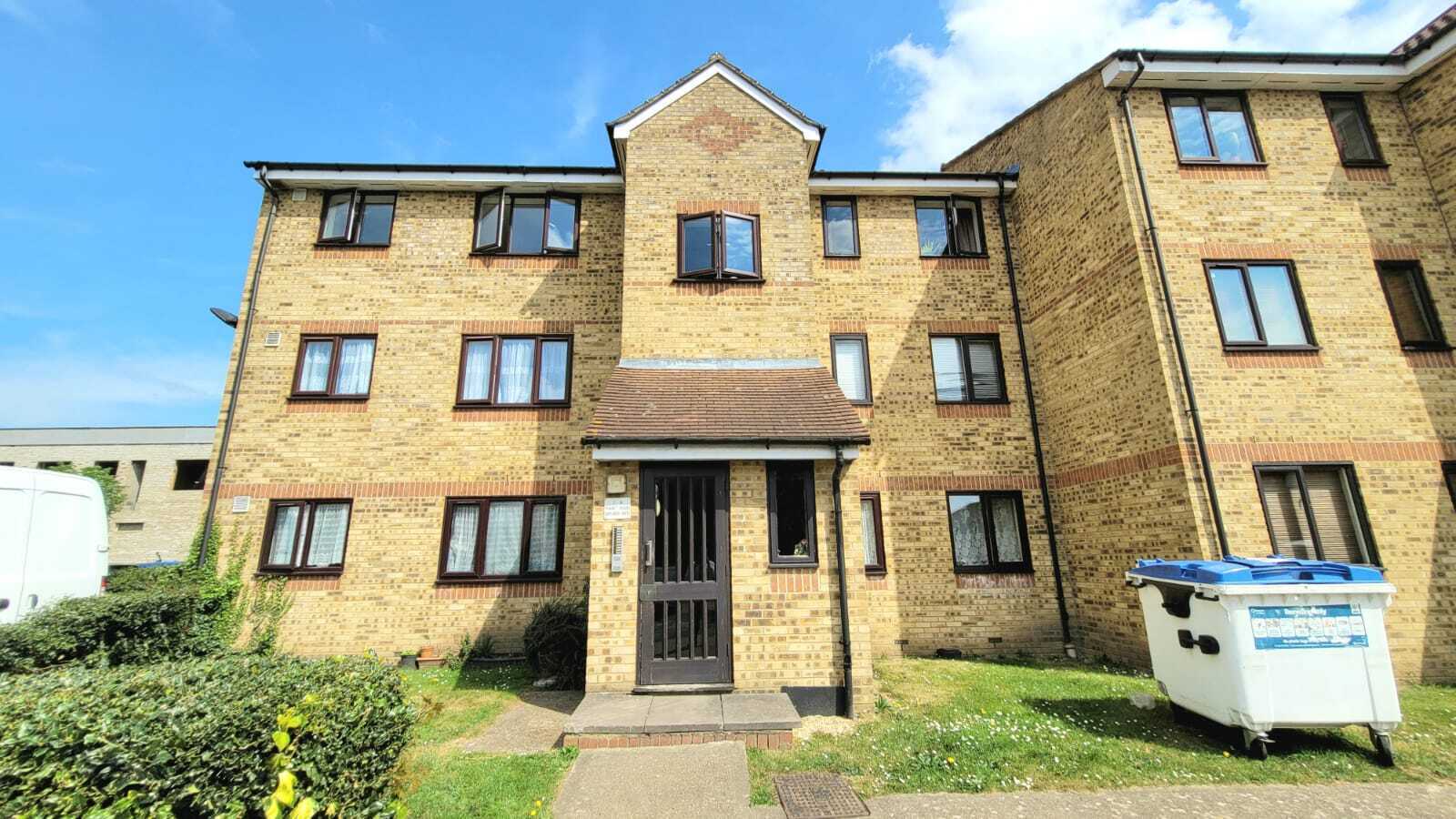Flat Explorer Drive in Watford