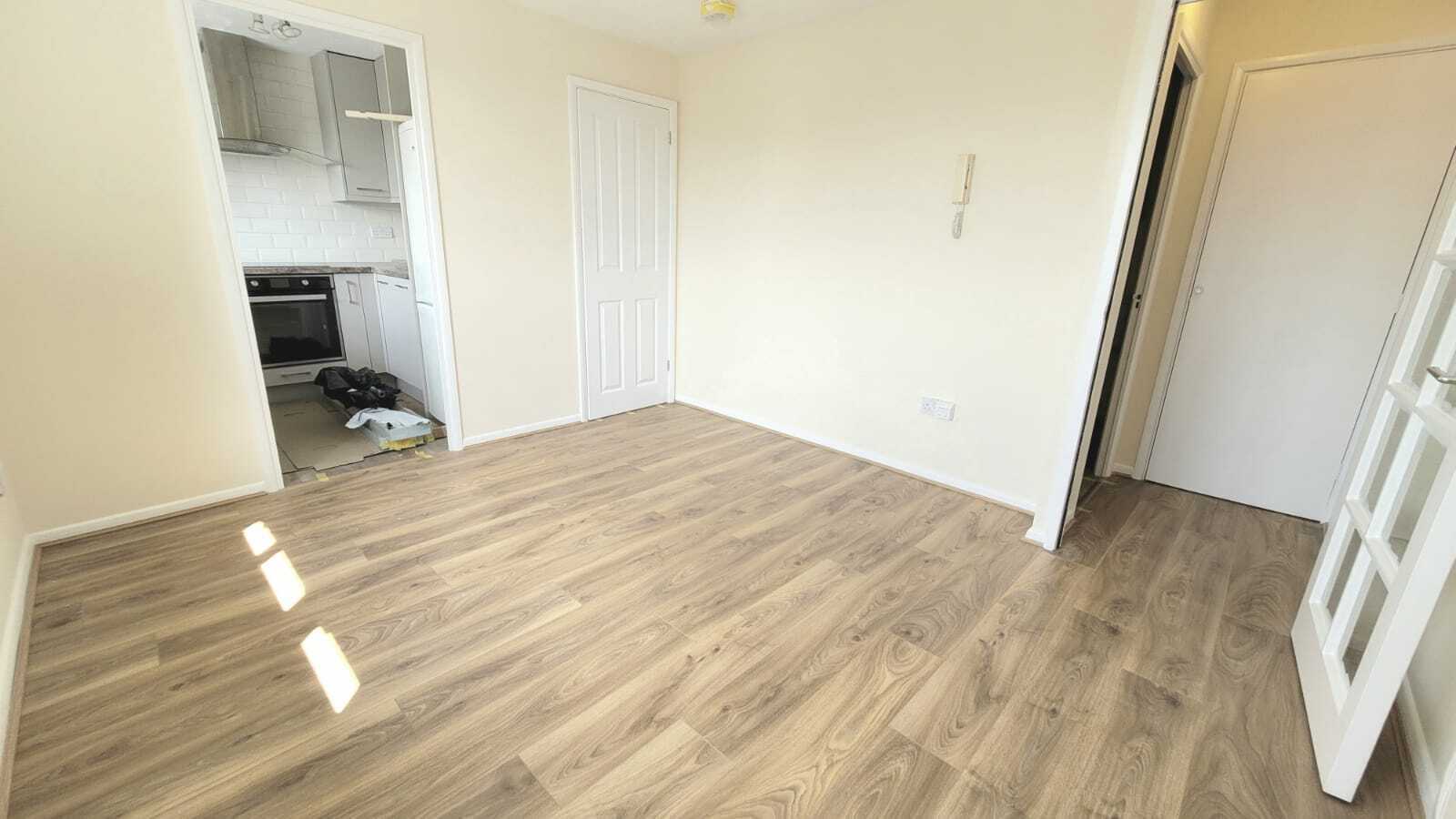 Flat Explorer Drive in Watford