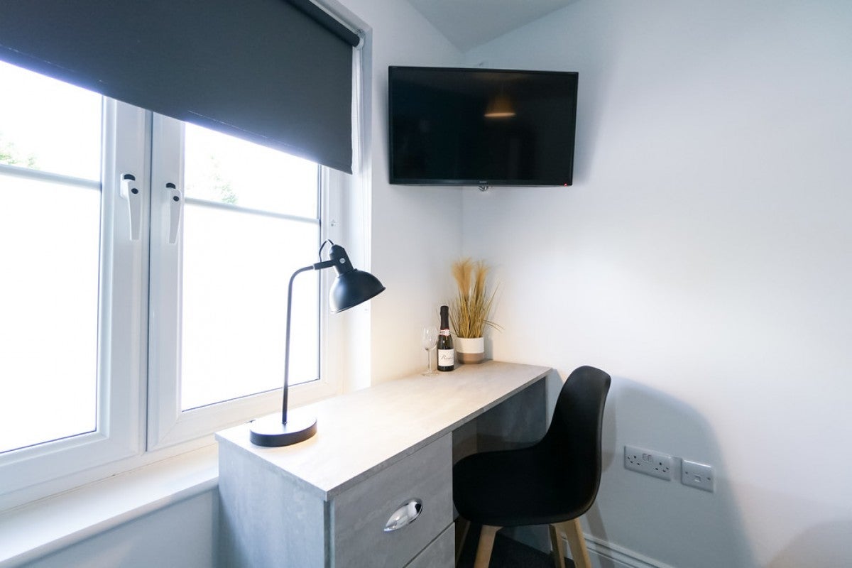 Room Curzon Street in Reading