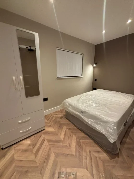 Room The Gossamers in Watford