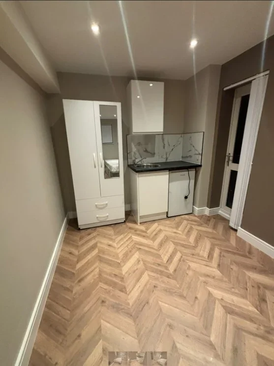Room The Gossamers in Watford