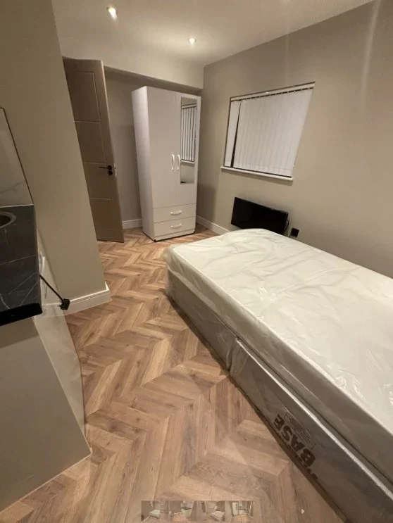 Room The Gossamers in Watford