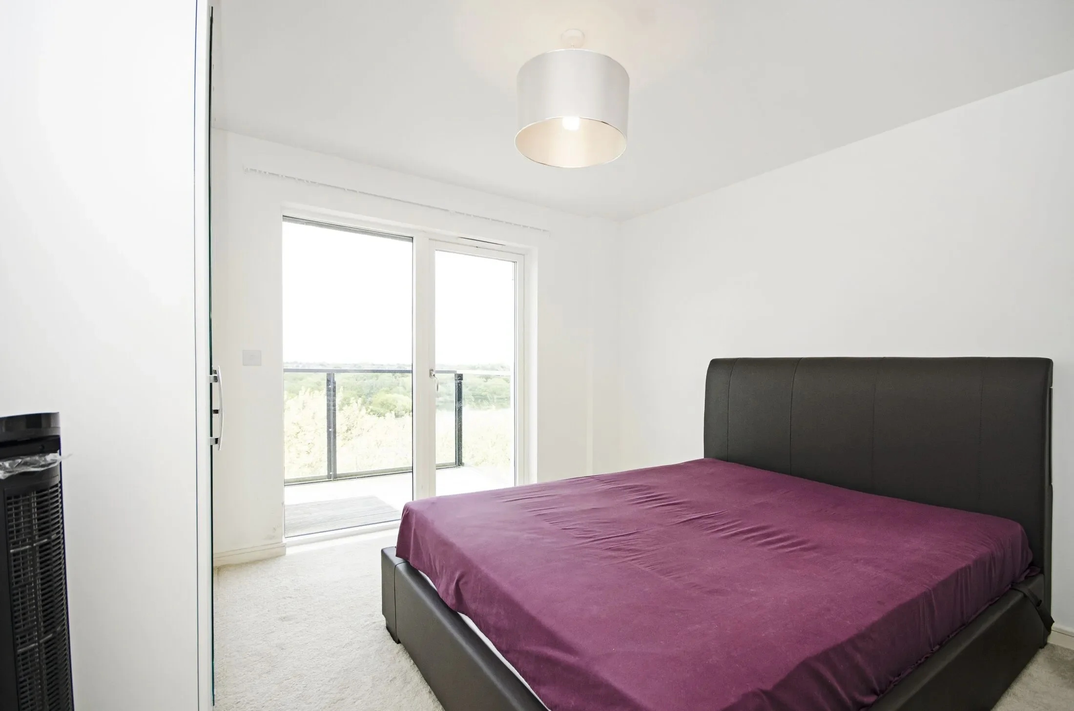 Flat Shearwater Drive in Greater London