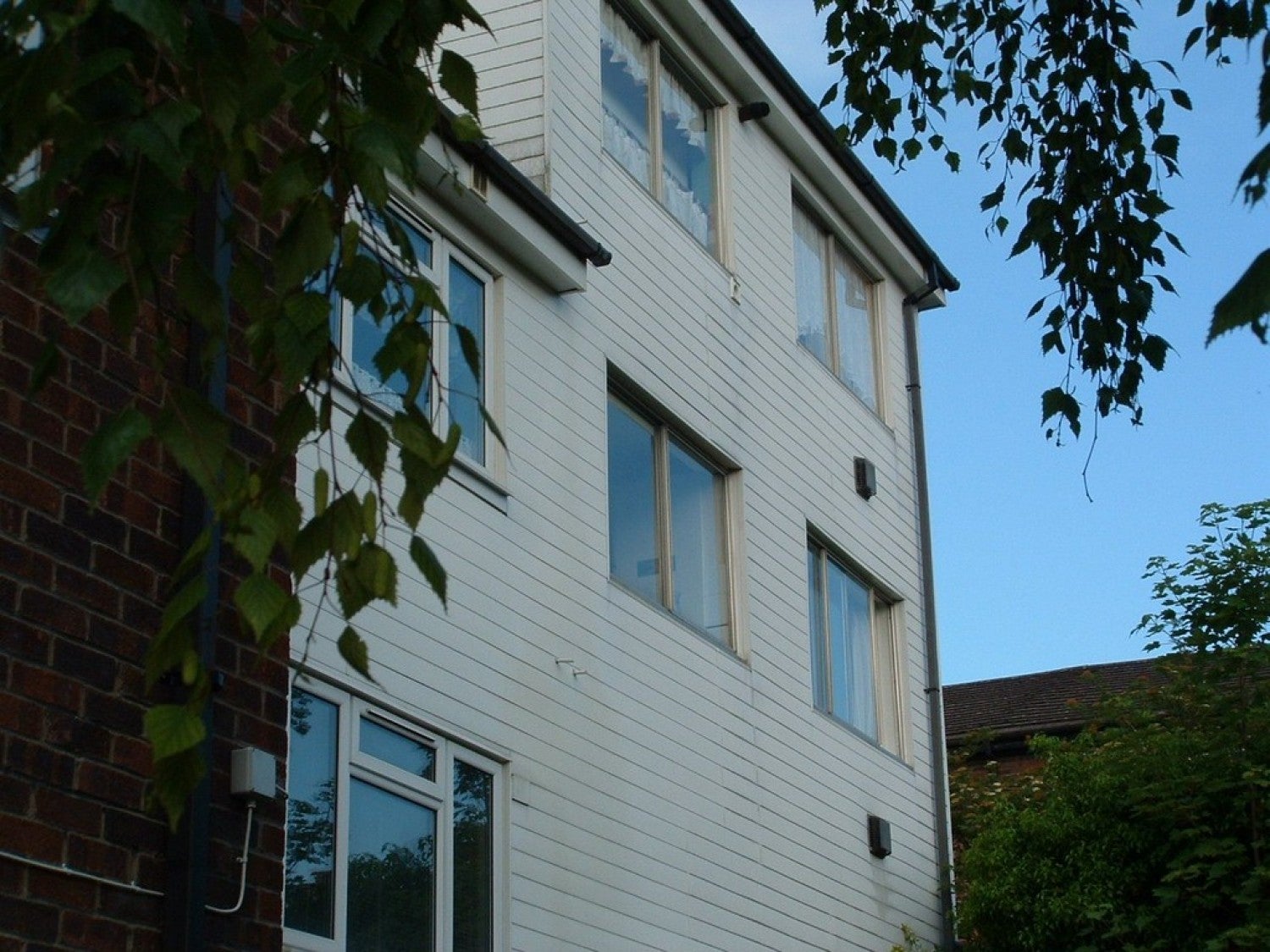 Flat Warren Road in Guildford