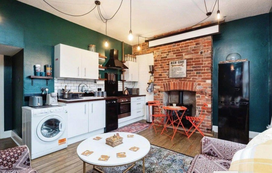 Flat Swan Passage in Tunbridge Wells