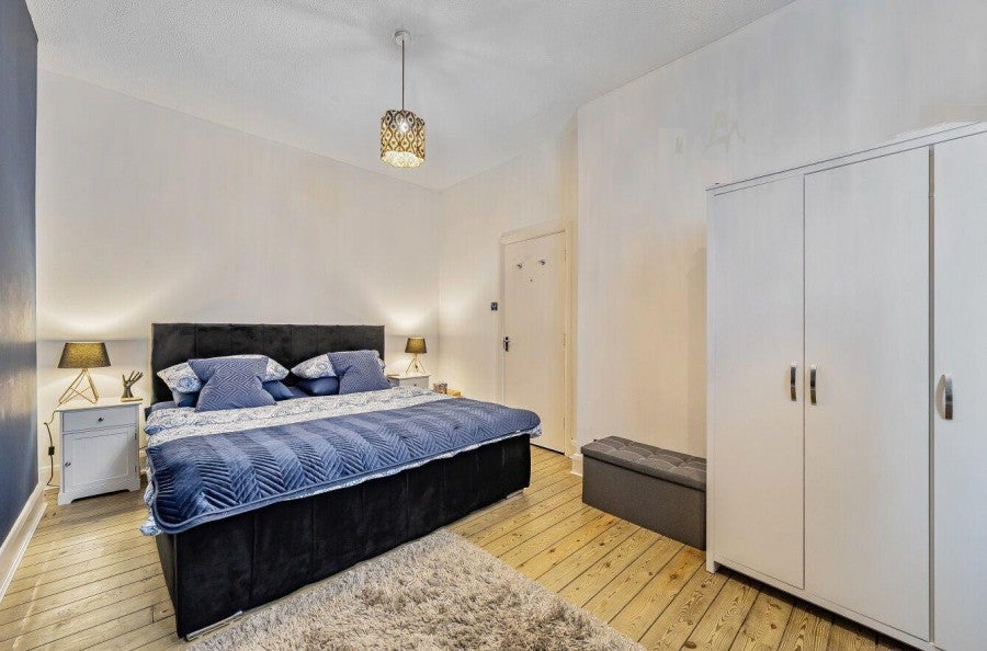 Flat Swan Passage in Tunbridge Wells