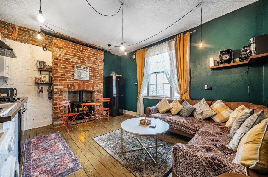 Flat Swan Passage in Tunbridge Wells