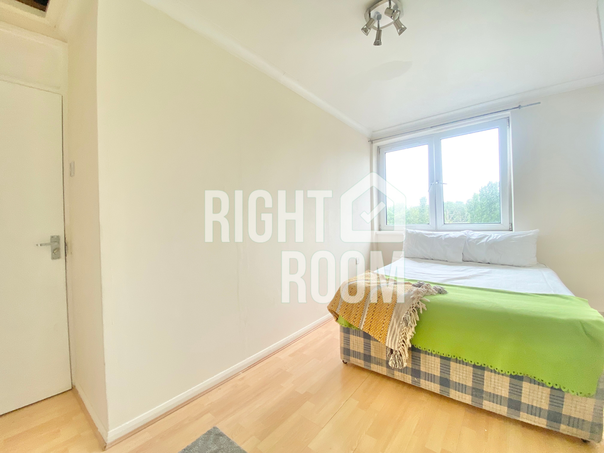 Room Stebondale Street in London
