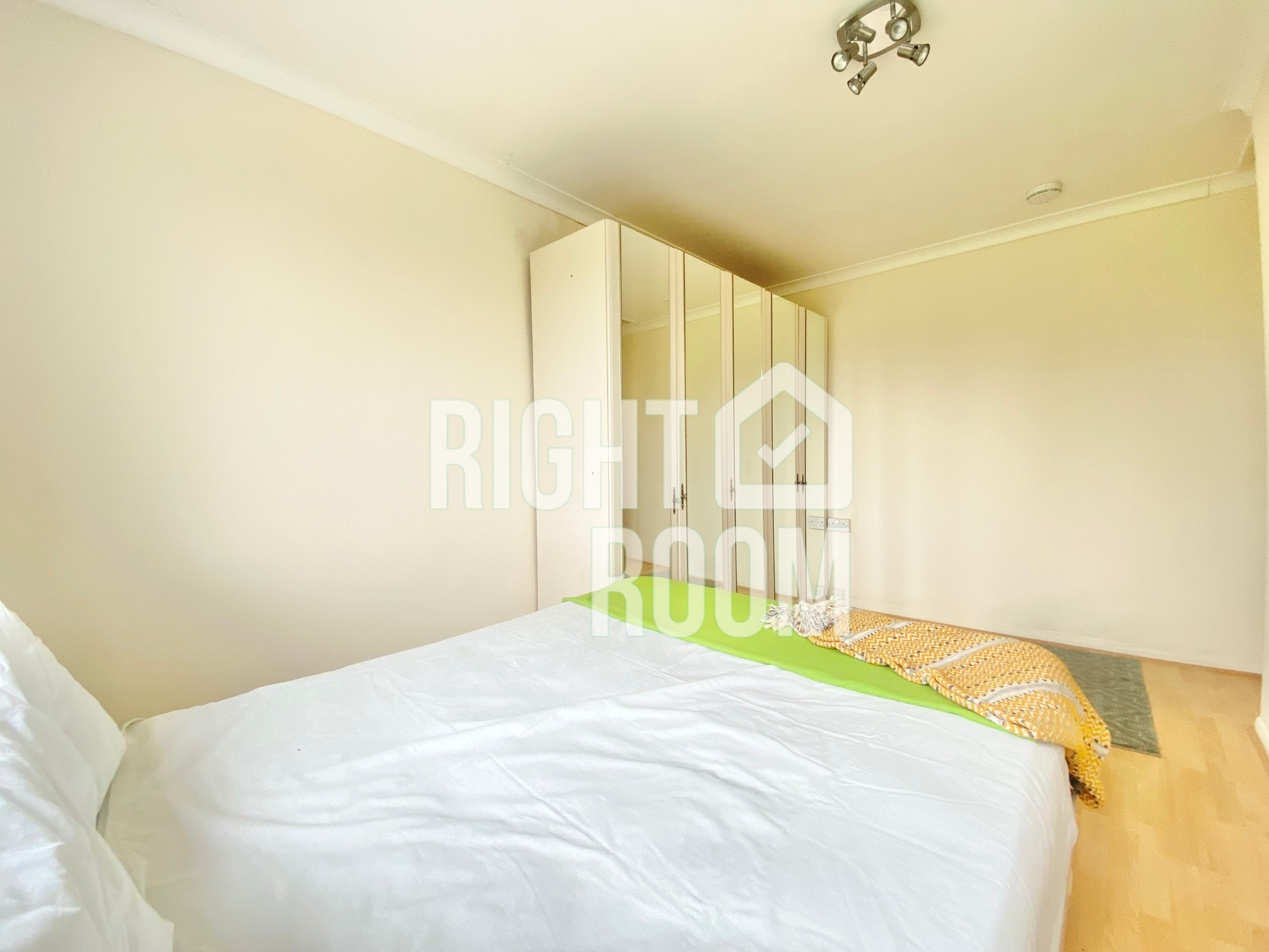Room Stebondale Street in London