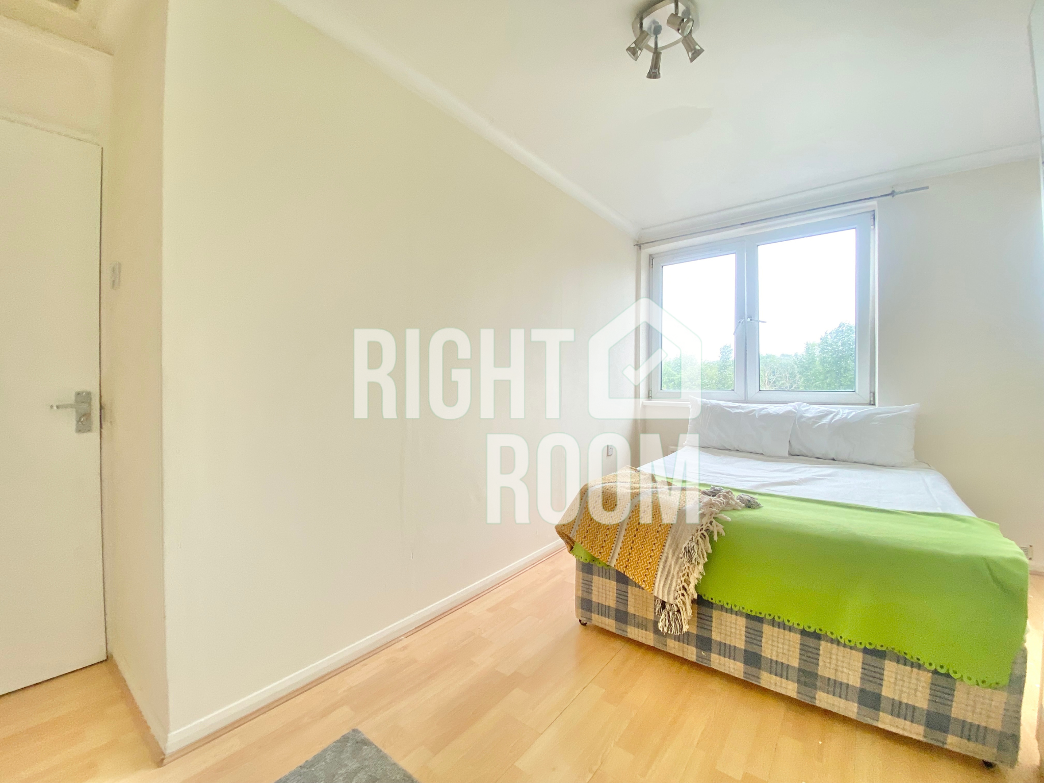 Room Stebondale Street in London