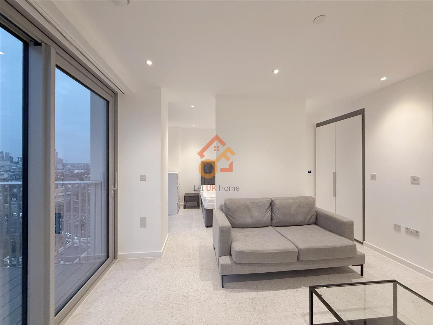 Flat Raven Row in Greater London