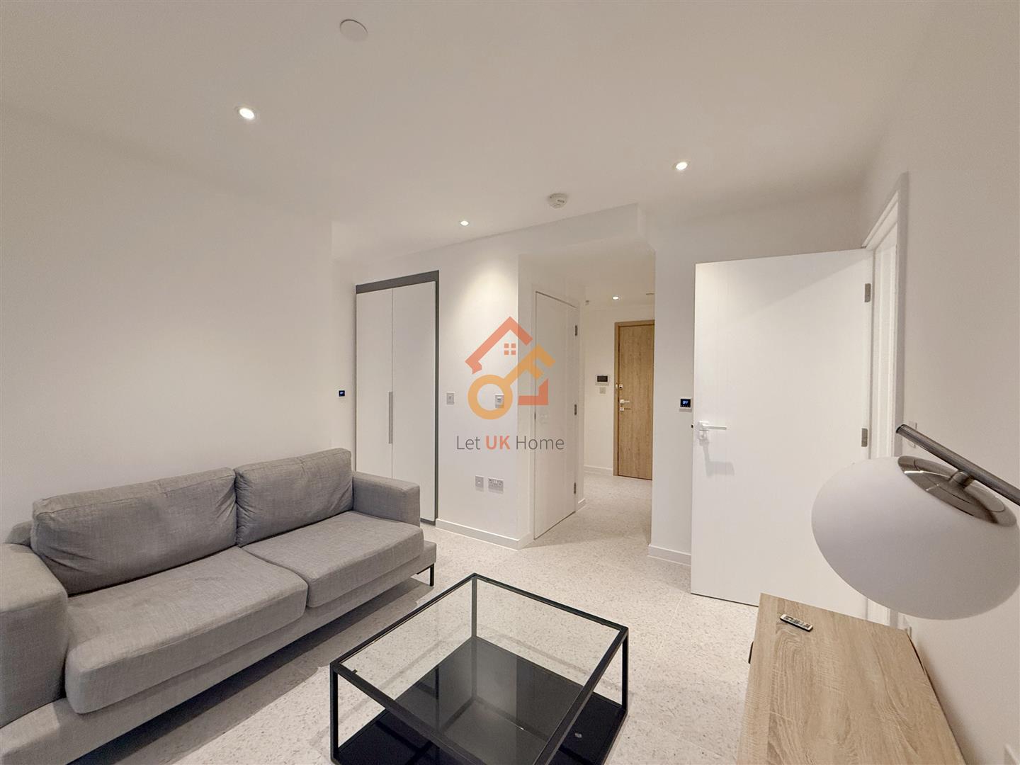 Flat Raven Row in Greater London