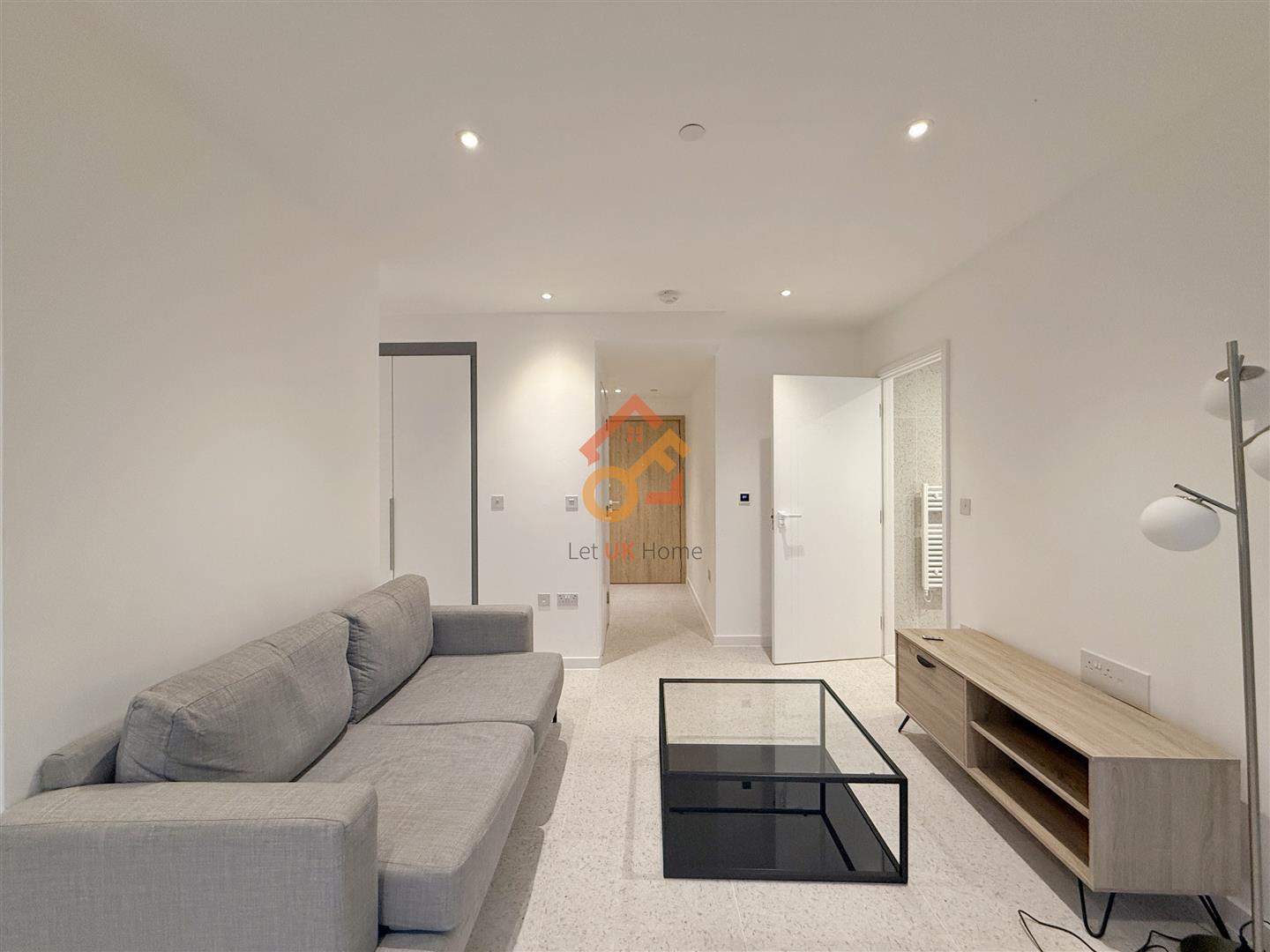 Flat Raven Row in Greater London