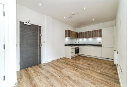 Flat Ashwood Way in Basingstoke and Deane