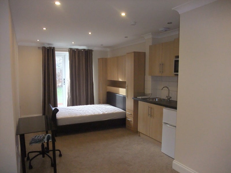 Room Altwood Road in Maidenhead