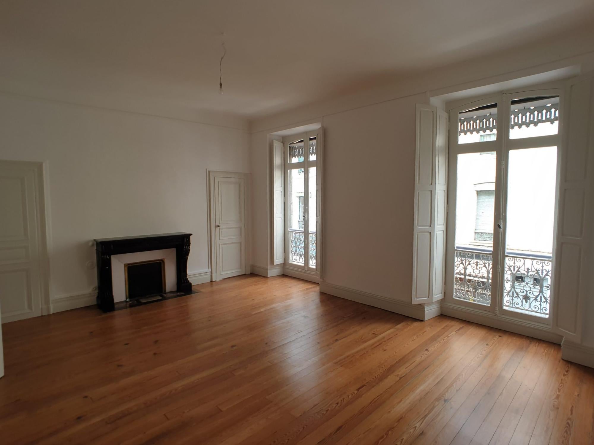 Flat Rue Valery Meunier in Pau