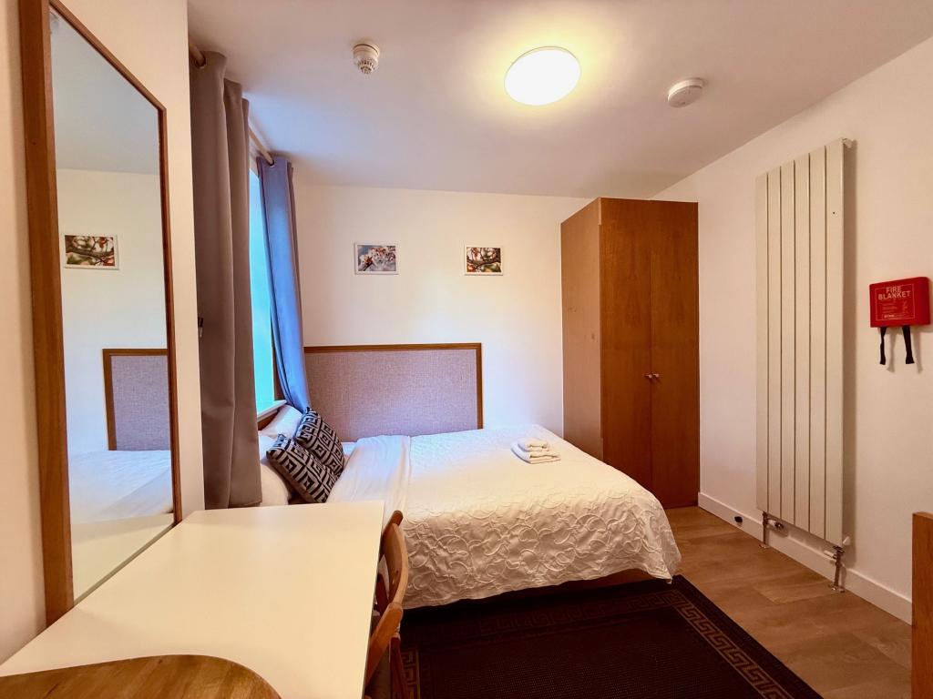 Flat Fulham Palace Road in Greater London