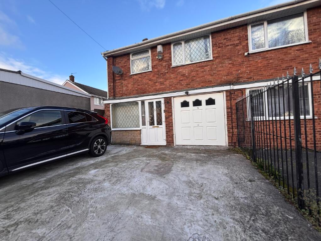 House Harden Close in Bloxwich