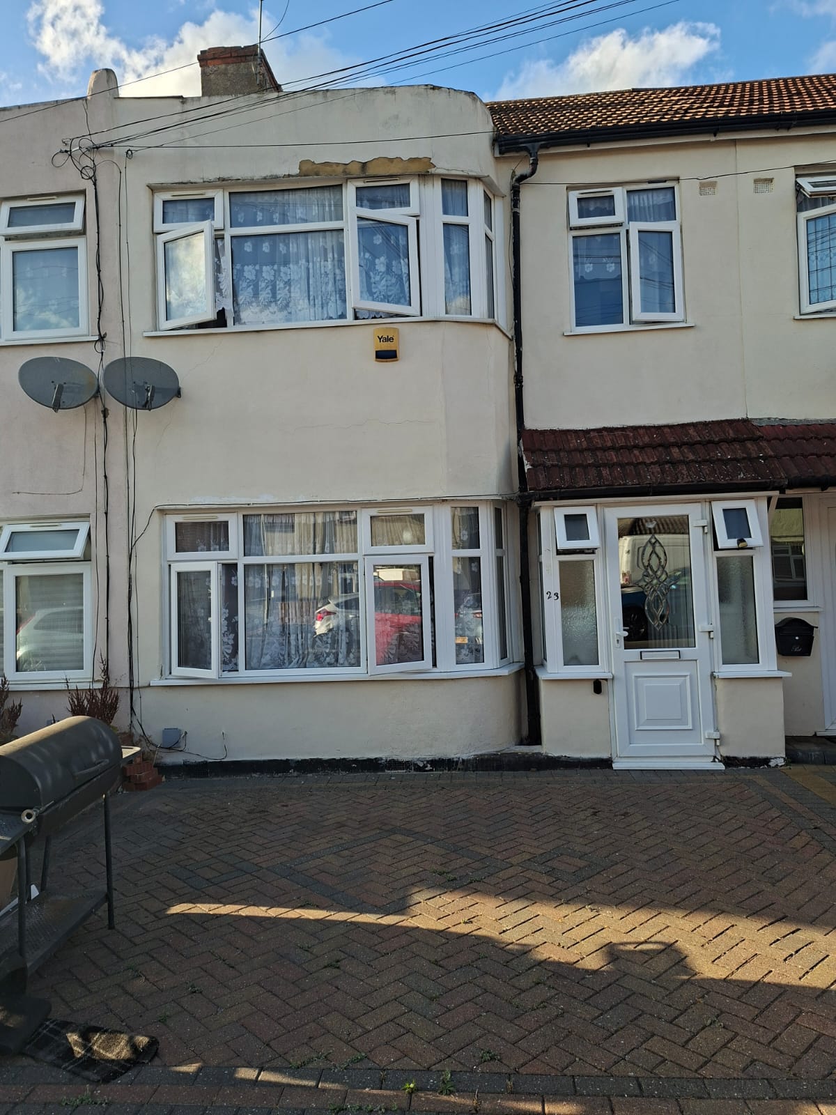 House Rosslyn Avenue in Greater London