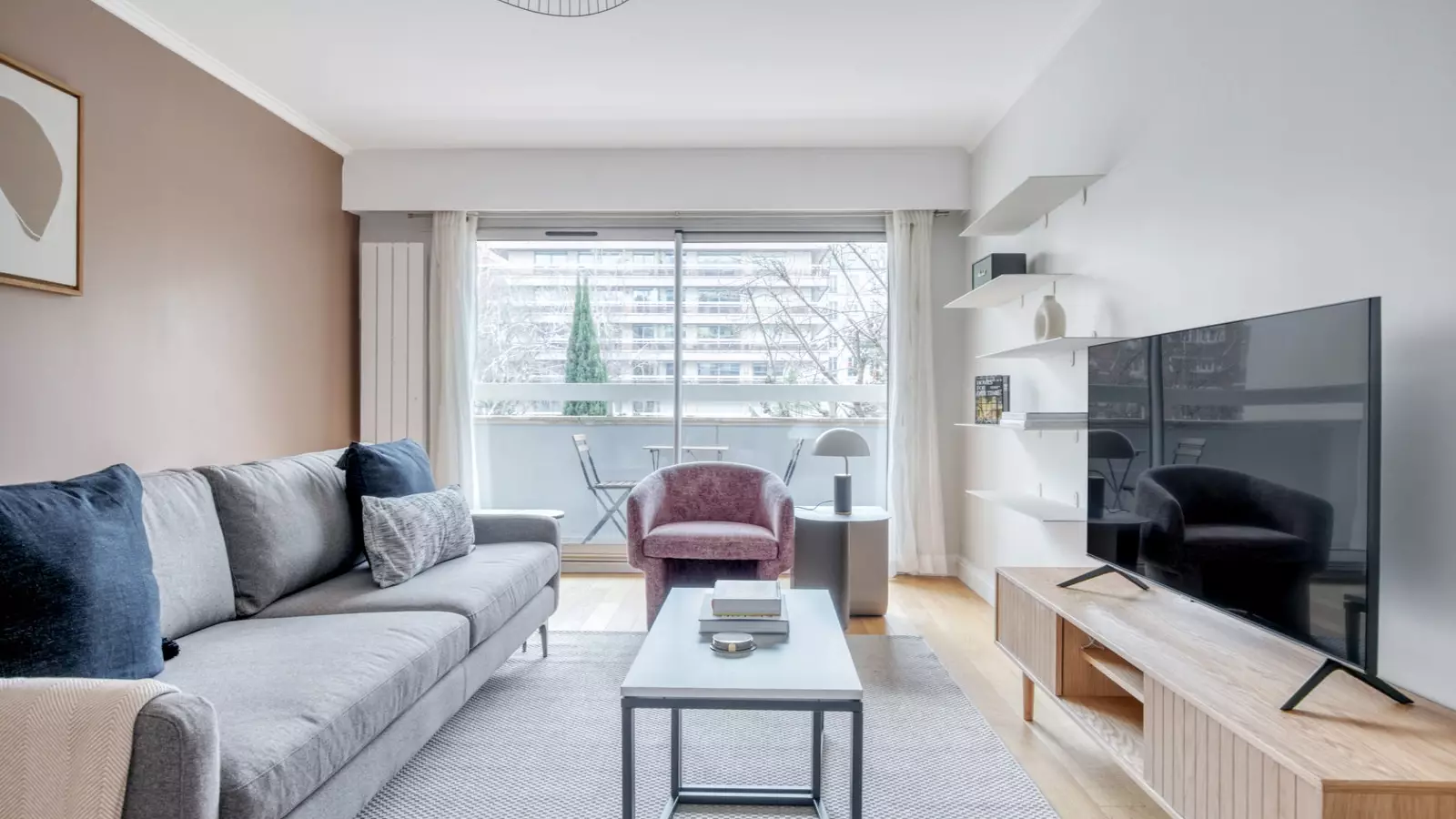Flat Rue Vernier in Paris