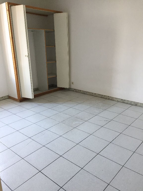 Flat Rue Madeleine Bres in Limoux