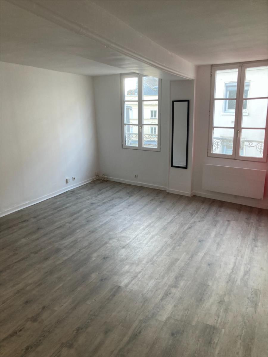 Flat Place Henri IV in Rouen