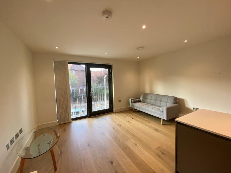 Flat Empire Way in Greater London
