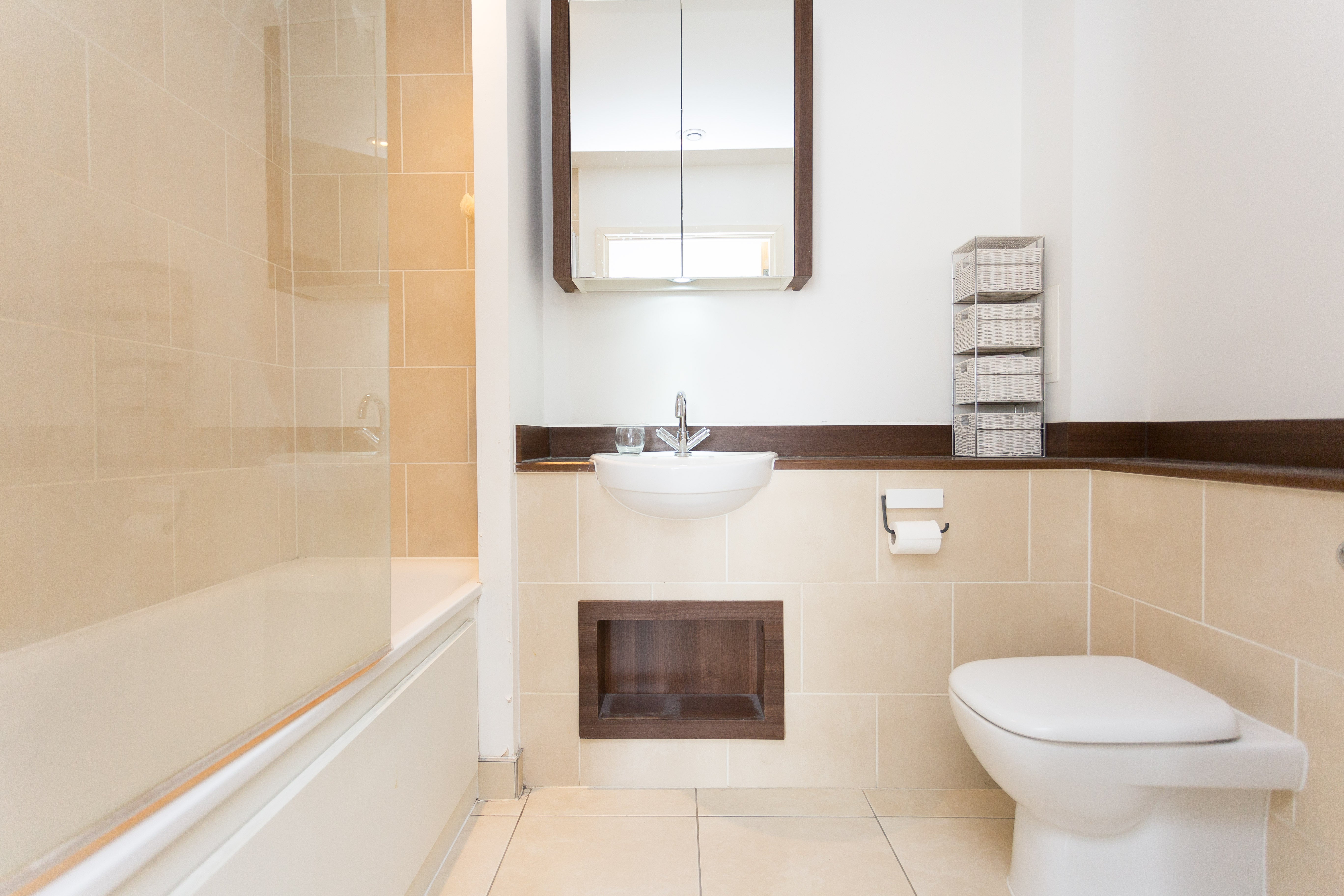 Flat Needleman Street in Greater London