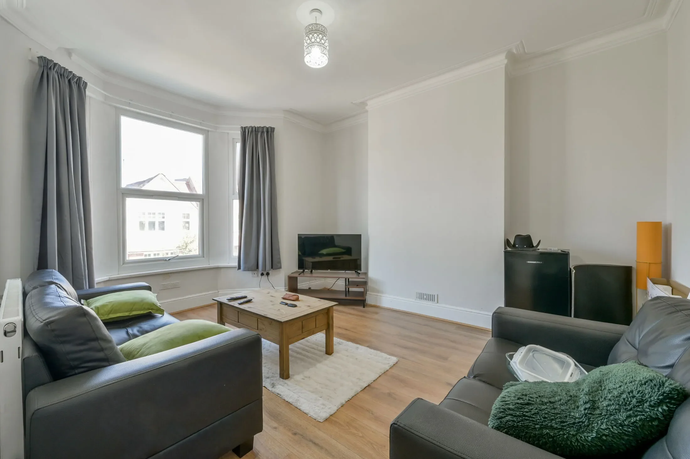 Flat Birkbeck Avenue in Greater London