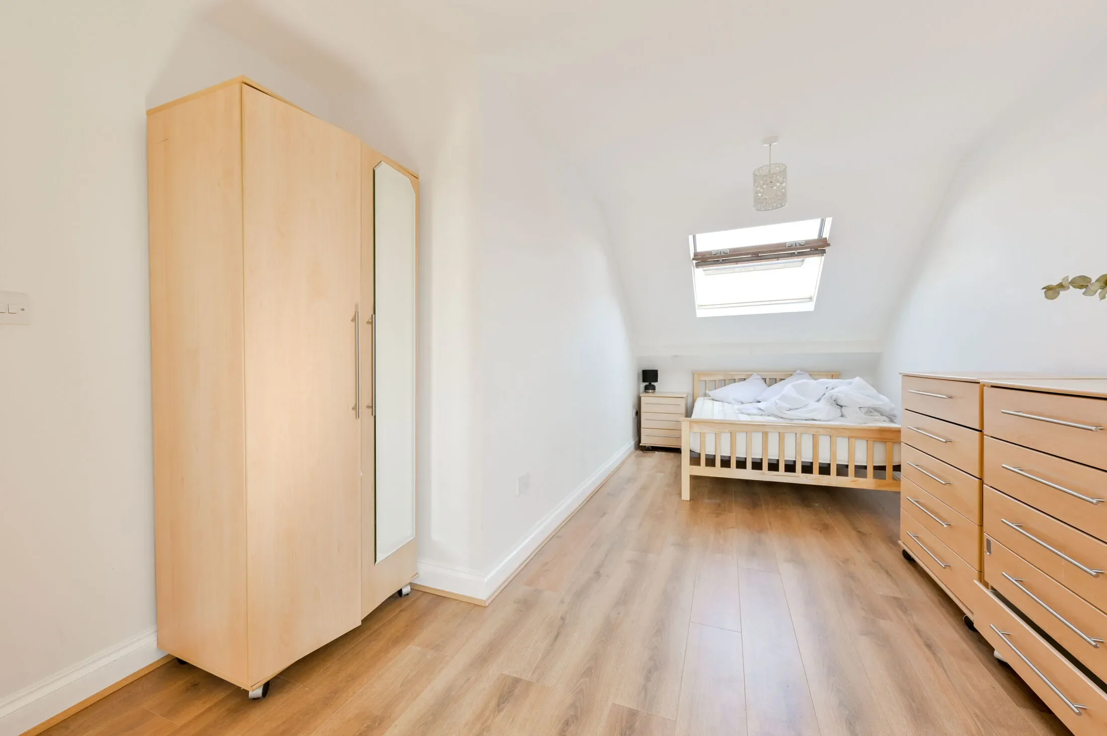 Flat Birkbeck Avenue in Greater London