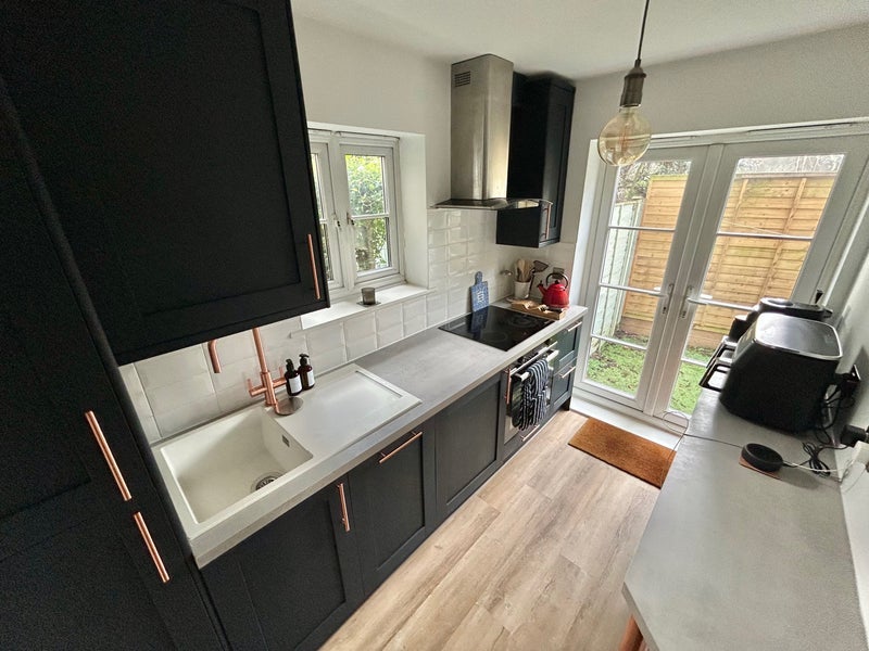 Room Coombe Brook Close in Bristol