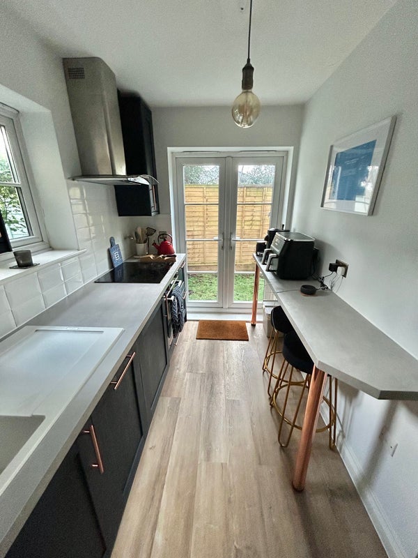 Room Coombe Brook Close in Bristol