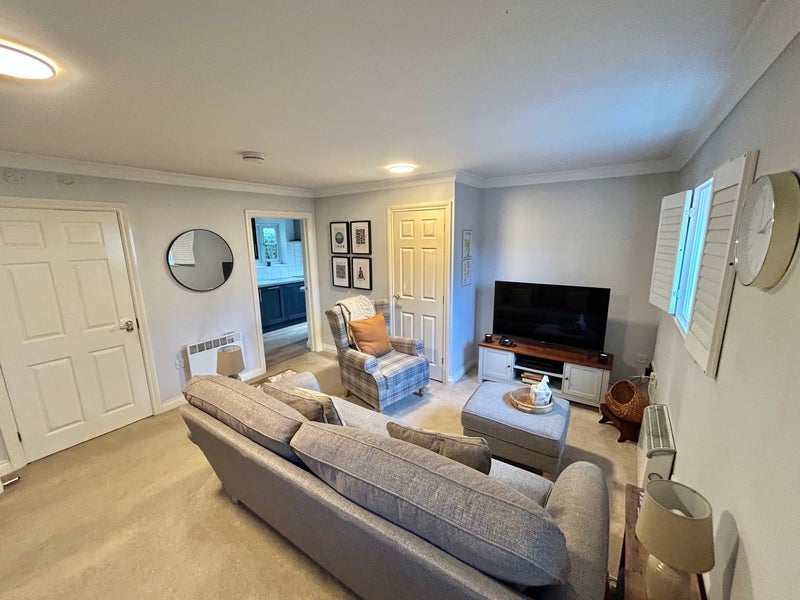 Room Coombe Brook Close in Bristol