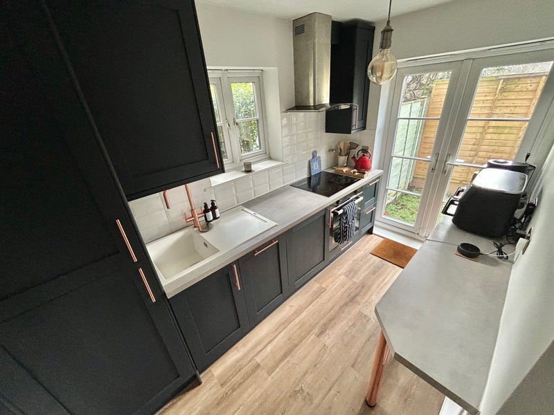Room Coombe Brook Close in Bristol