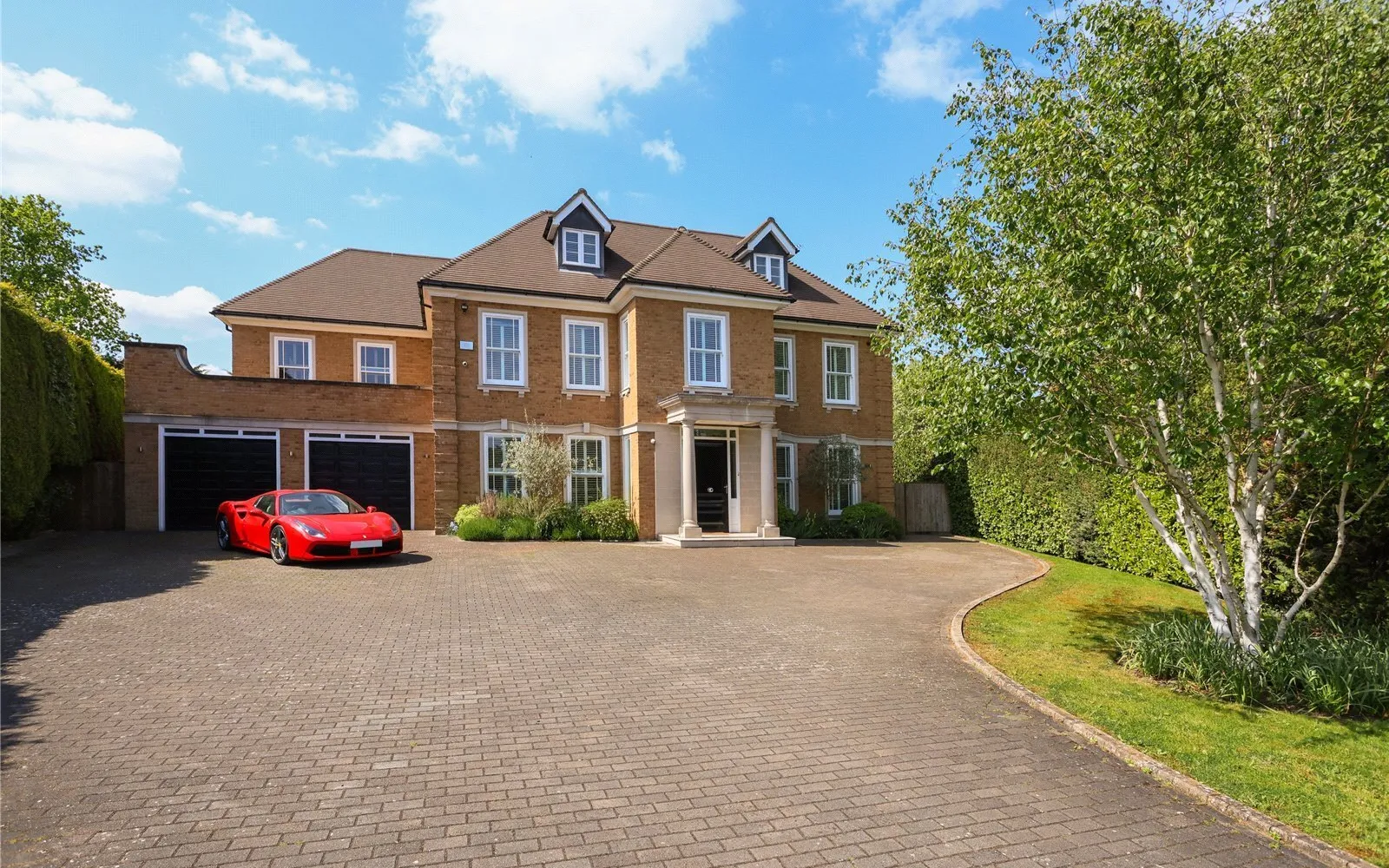 House Park Close in Elmbridge