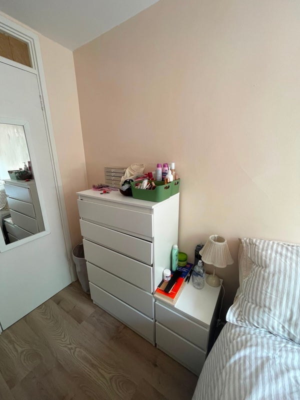 Room Turenne Close in Greater London