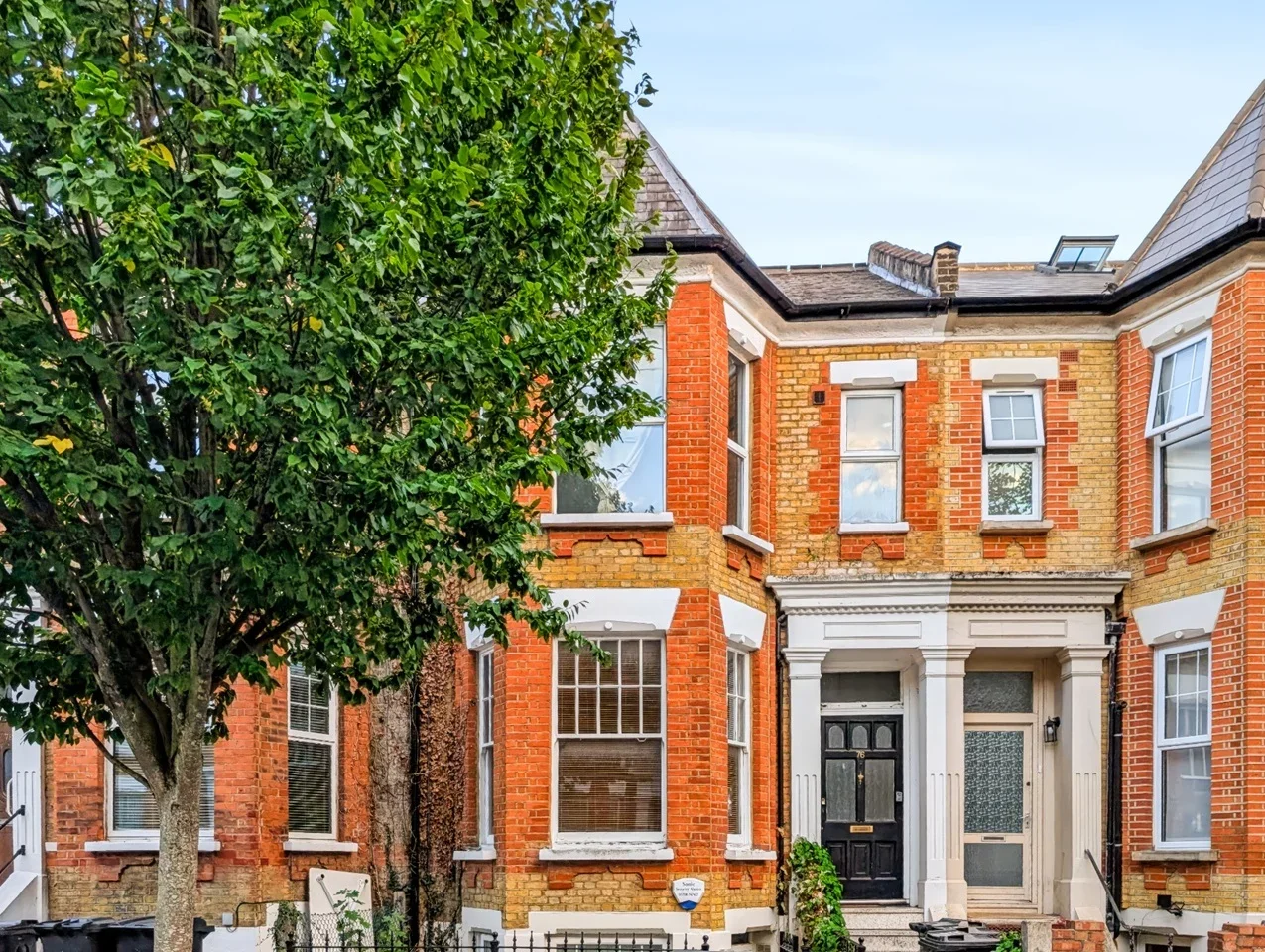Flat Forburg Road in Greater London