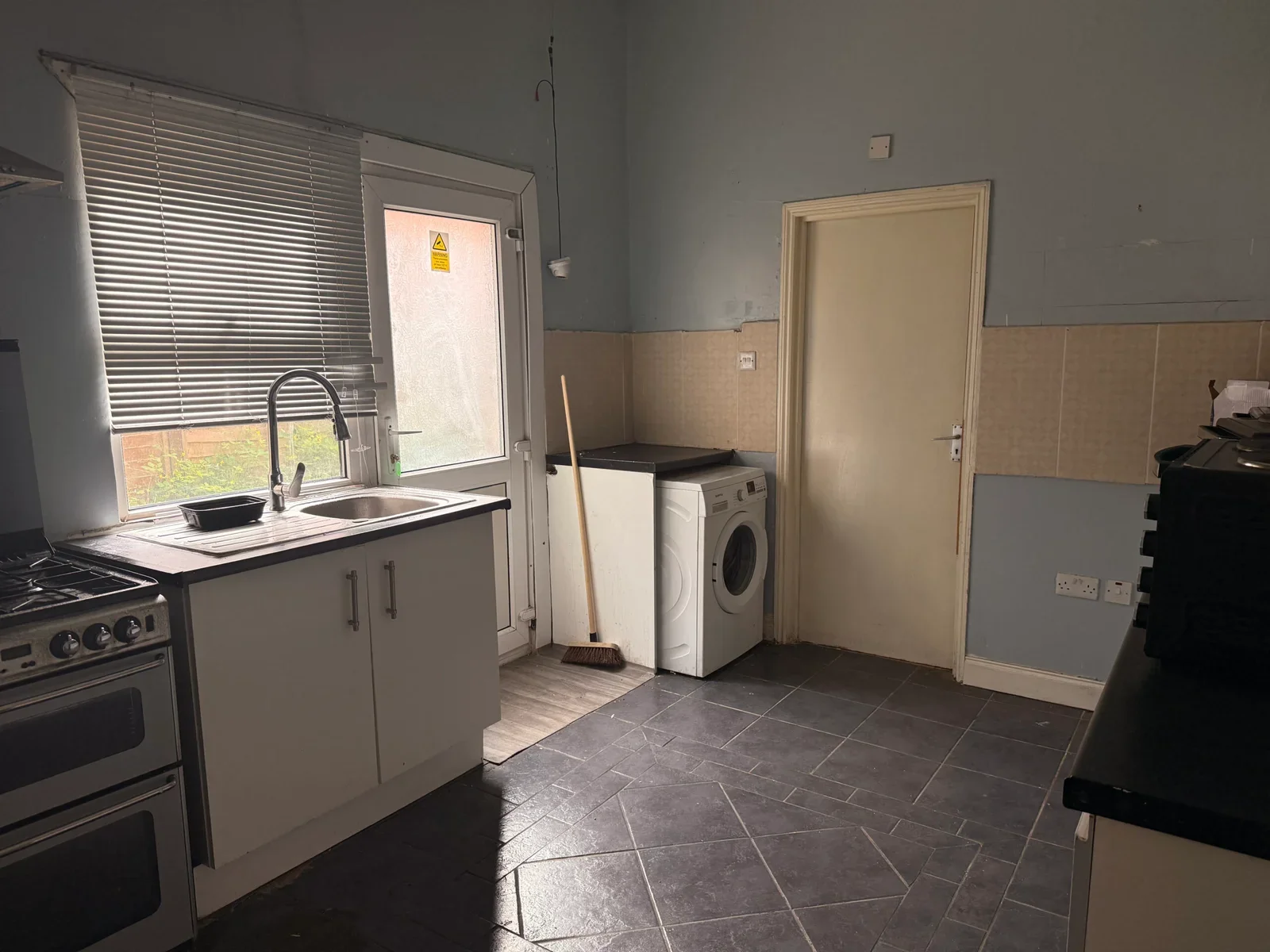 Room Cromwell Road in Luton
