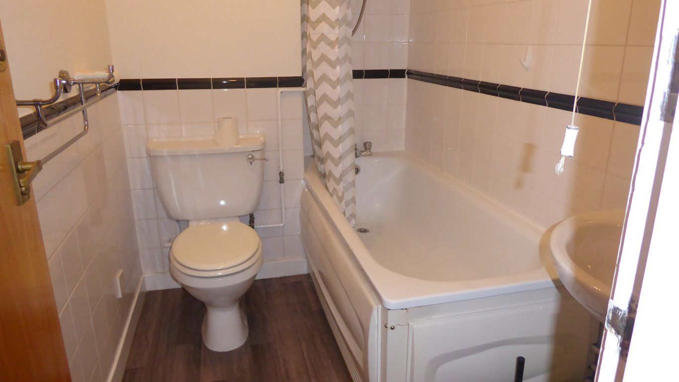 Flat Clifton Court in Olney
