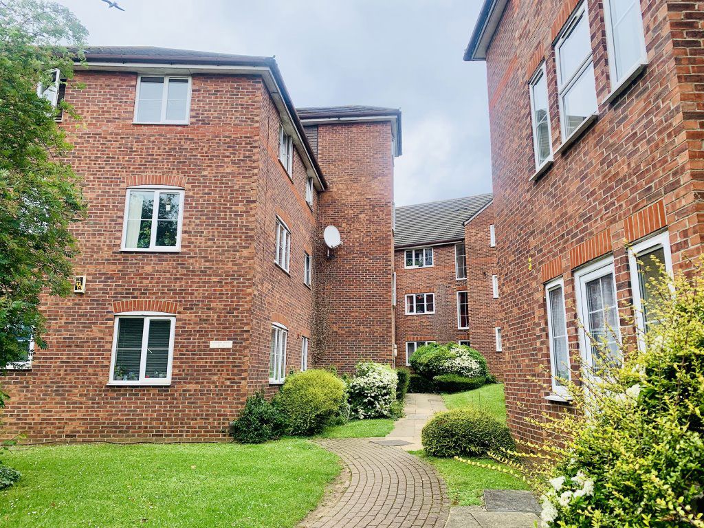 Flat Clifton Court in Olney