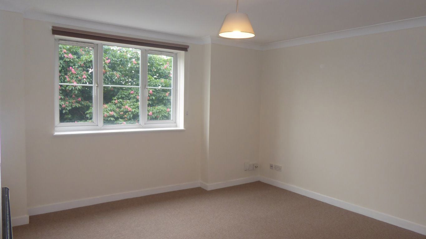Flat Clifton Court in Olney