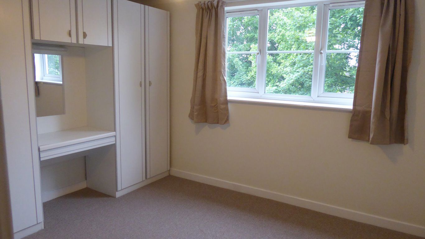 Flat Clifton Court in Olney