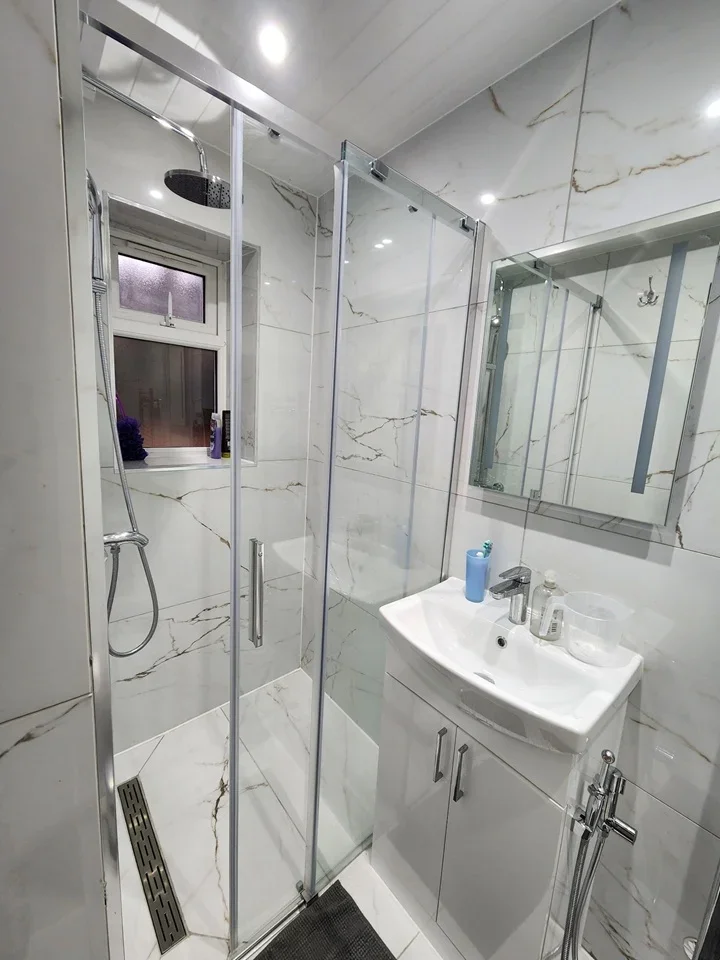 Room Bath Road in Slough